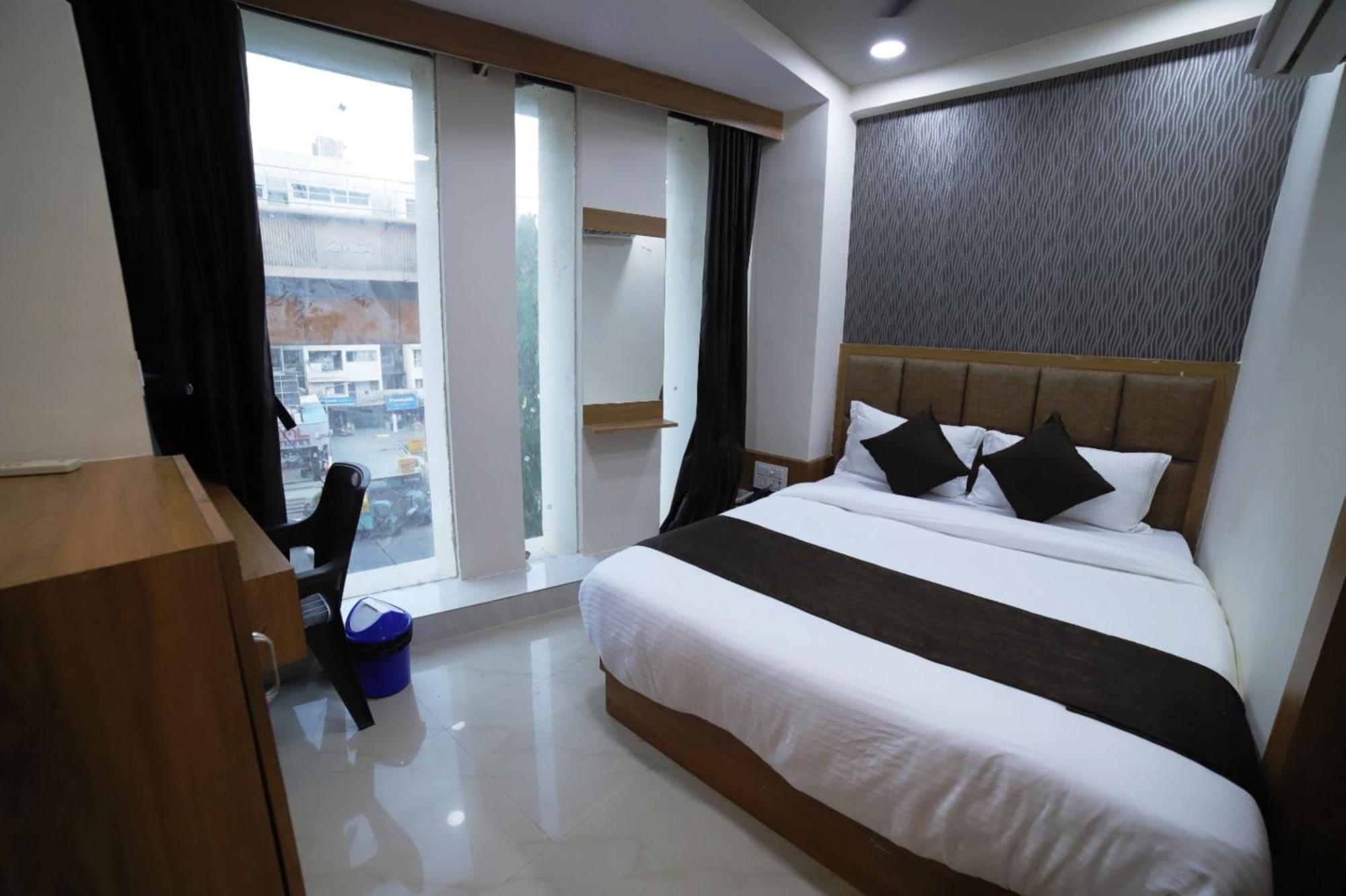 Hotel Surya Villa Ahmedabad Exterior photo