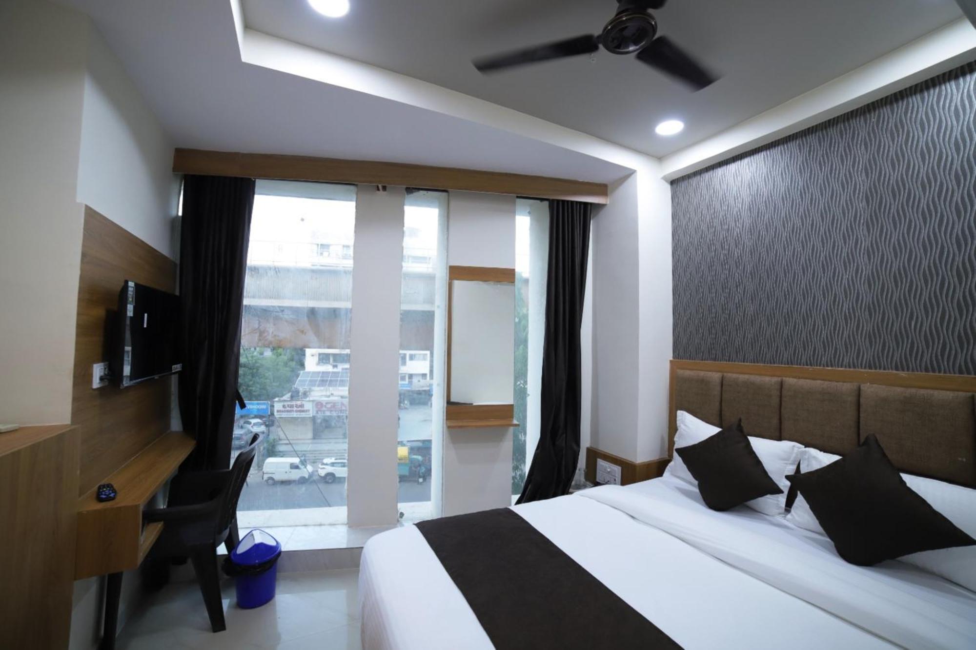 Hotel Surya Villa Ahmedabad Exterior photo
